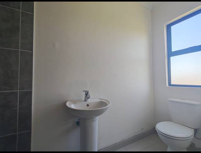 3 BEDROOM FREEHOLD FOR SALE IN SHAKASKRAAL